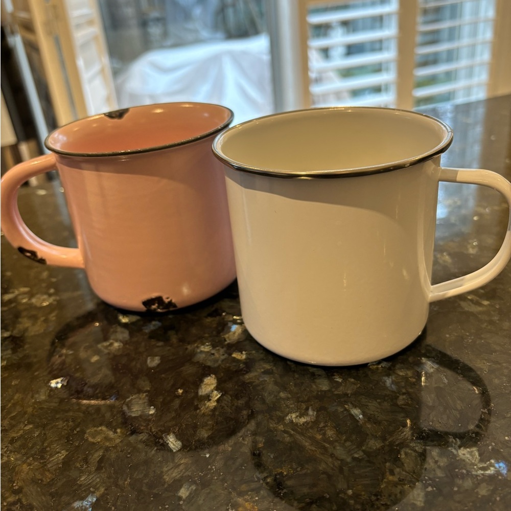 2 Mugs ! - Picture 2 of 3